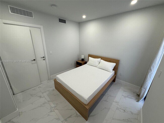 Building Photo - 944 Jefferson Ave