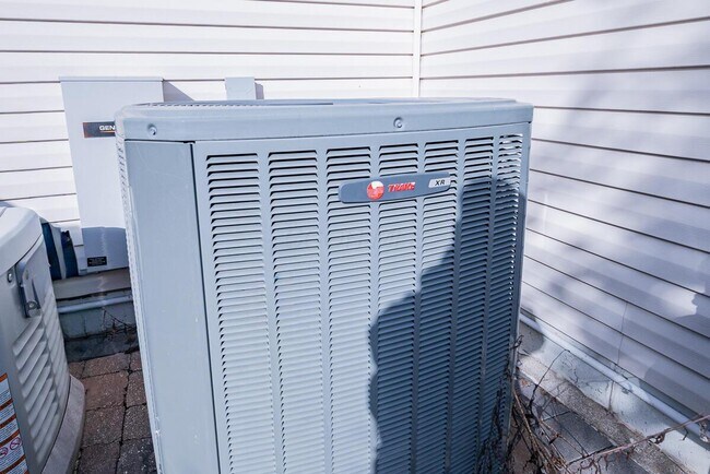 Building Photo - 7630 Alta View Blvd