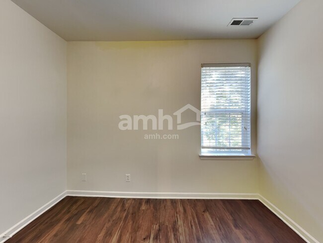 Building Photo - 7495 Sedgebrook Dr E