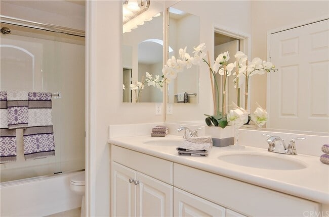 Building Photo - 281 Camphor Pl