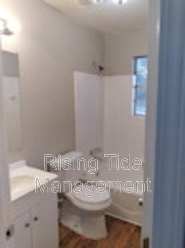 Building Photo - 428 21st Ave NE