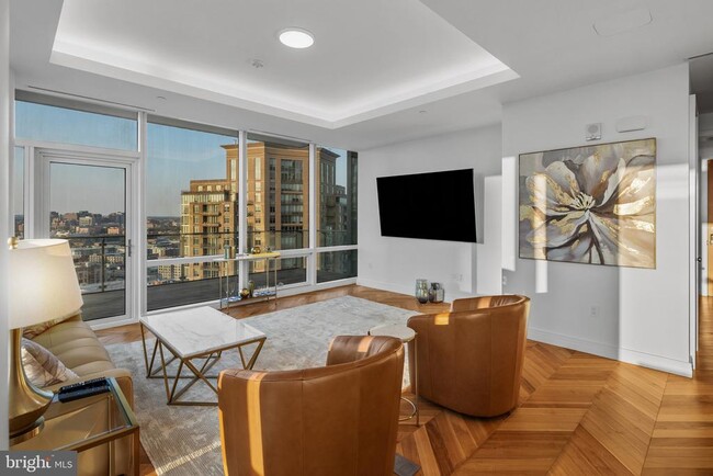 Building Photo - 300 International Drive