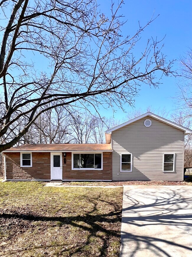 Home - 1867 Payson Rd