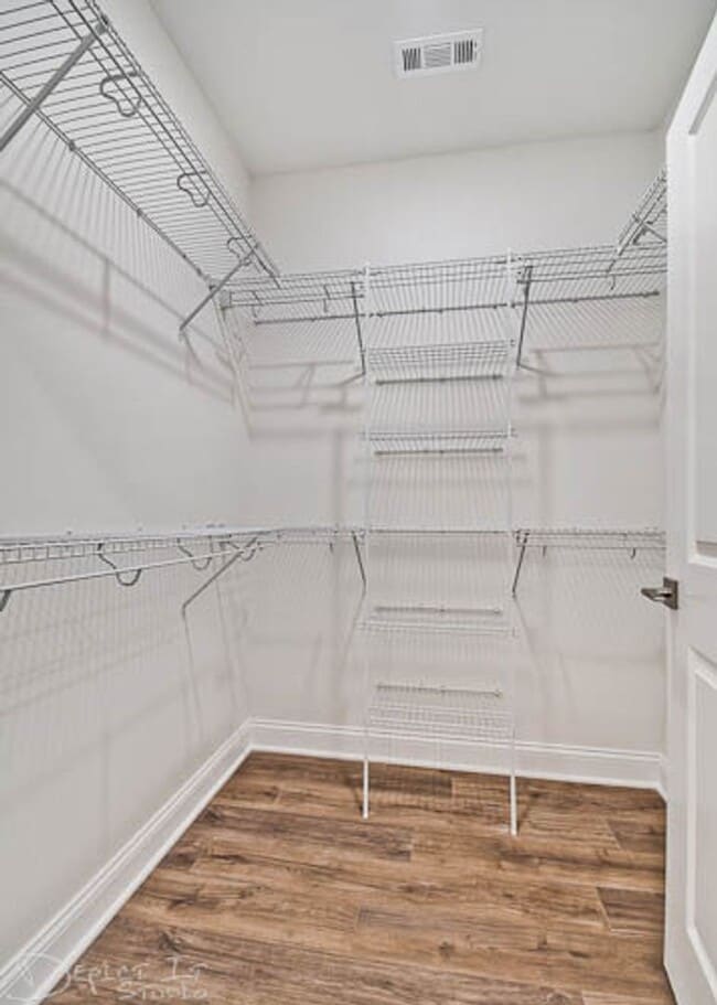 Building Photo - Big Creek Golf Course - 3 Bed 2 Bath Double Garage