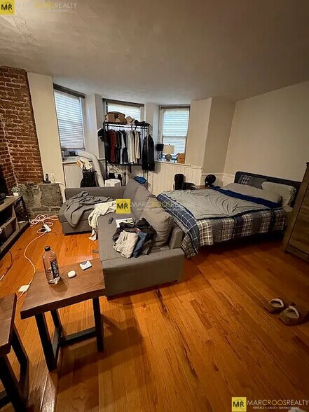 Building Photo - 287 Beacon St