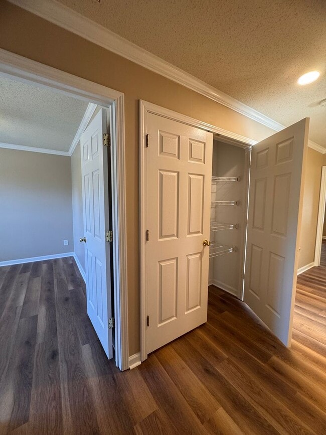 Building Photo - Fabulous 4BR 2.5 Home