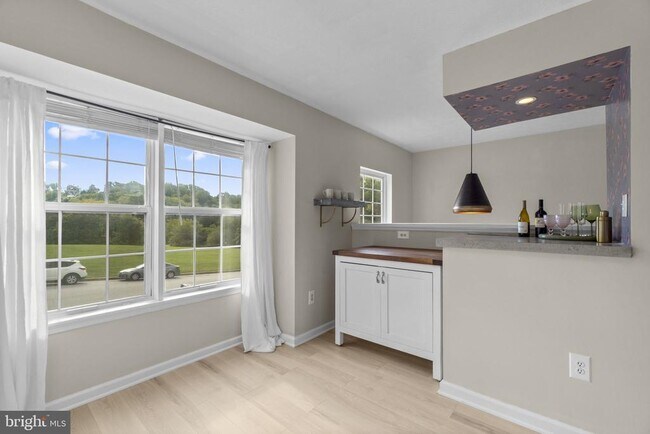 Building Photo - 404 Hobbitts Ln