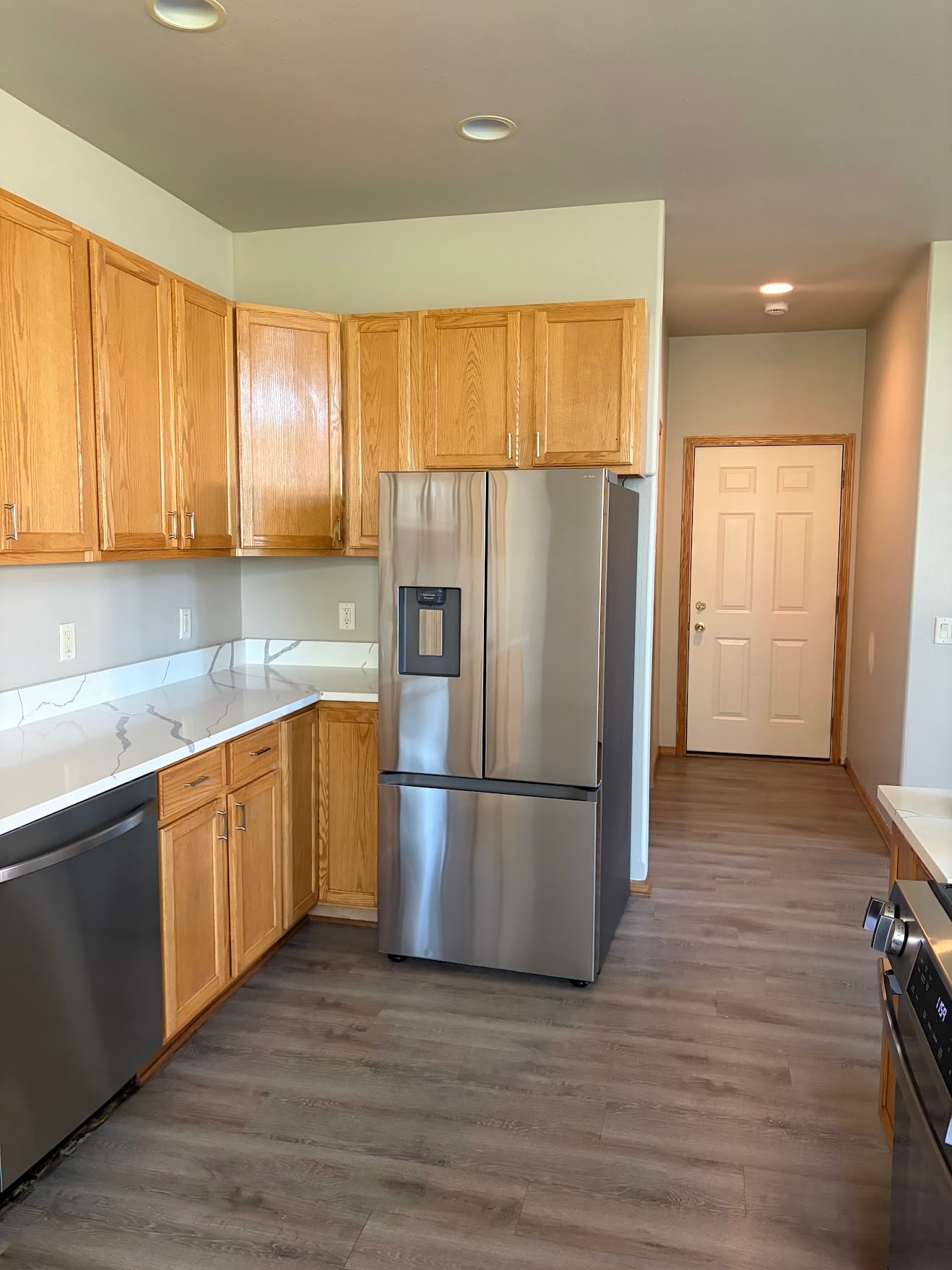 Kitchen and dishwasher - 207 Llanos St