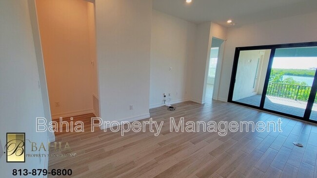 Building Photo - 1074 Seagrape Dr