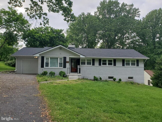 Building Photo - 4802 S Haven Dr