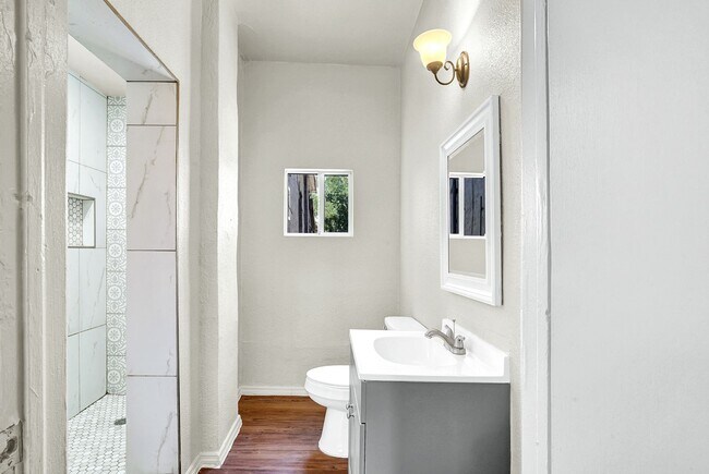 Building Photo - Central 1 Bedroom 1 Bath