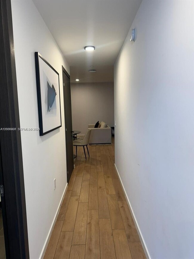 Building Photo - 398 NE 5th St