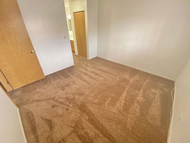 Building Photo - 1 BEDROOM / 1 BATH GATE COMMUNITY/ LOCATED...