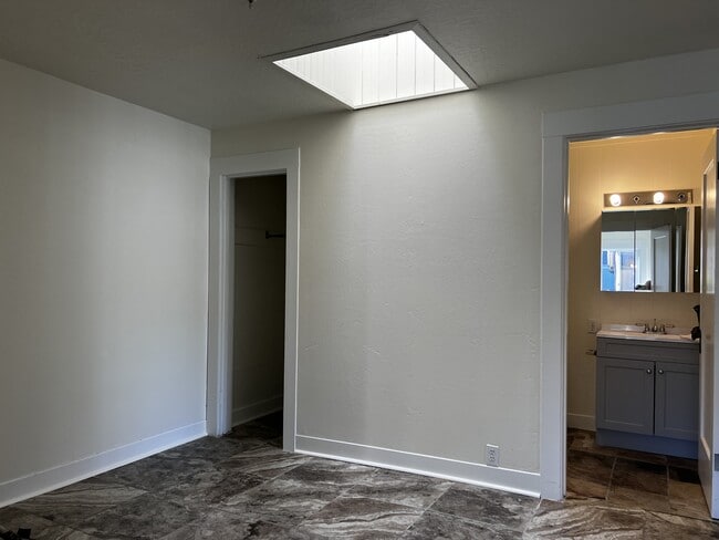 Building Photo - 670 16th St