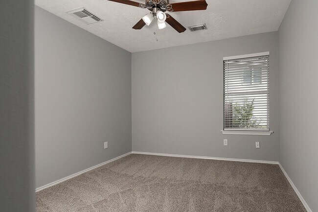 Building Photo - 139 S Vesper Bend Cir