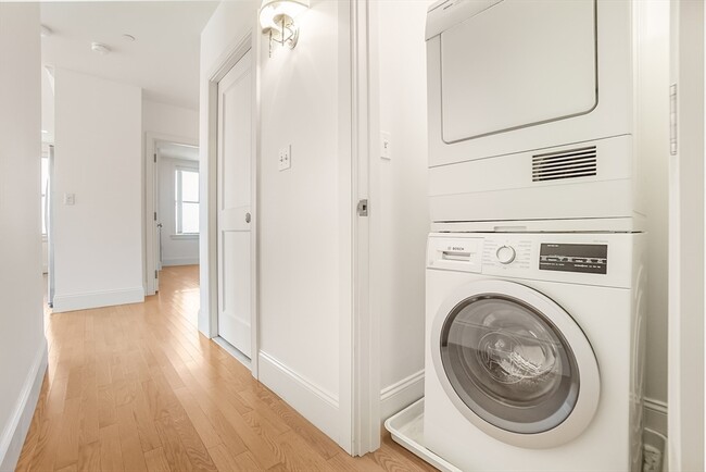 Building Photo - 116-128-128 Rantoul St