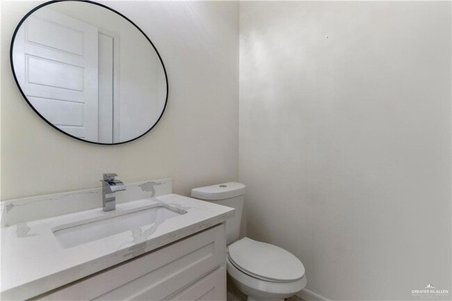 Building Photo - 607 Alameda St