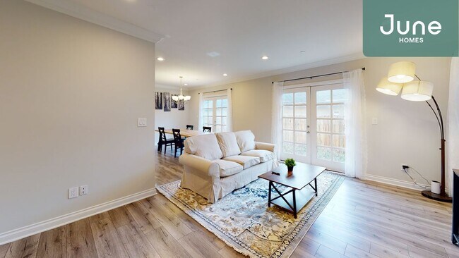 Building Photo - ROOM ONLY in 4-bed/3.0-bath Home