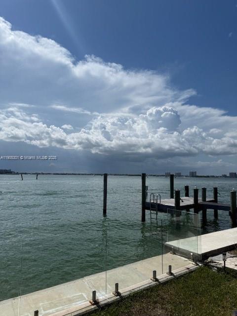 Building Photo - 1101 S Shore Dr