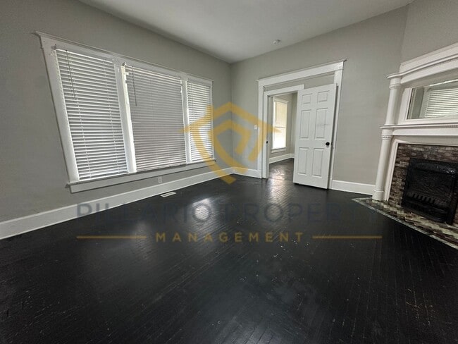 Building Photo - Charming 2-Bedroom Home with Modern Finish...