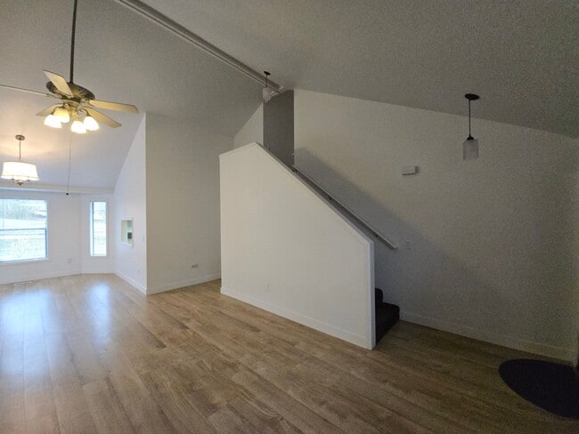 Building Photo - 1707 SW Hartley Ave