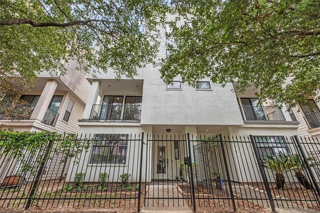 Building Photo - 711 St Charles St