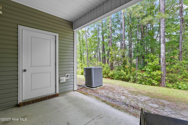 Building Photo - 105 Jaydn Dr W
