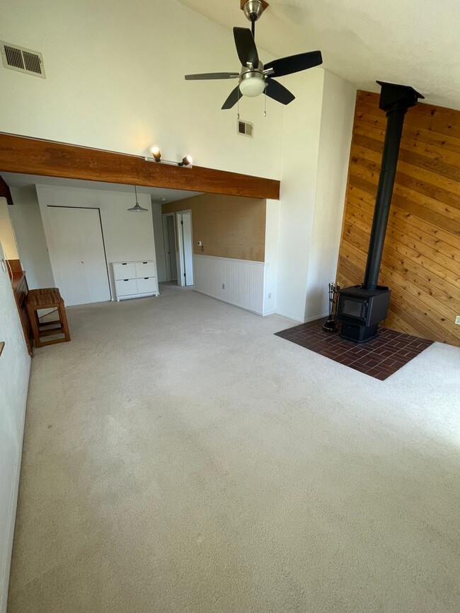 Building Photo - BEAUTIFUL 2 Bed 1 Bath Condo in Boulder