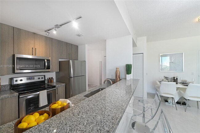 Building Photo - 514 SW 22nd Ave