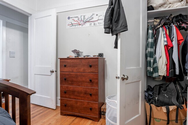 Building Photo - 2227 W Leland Ave