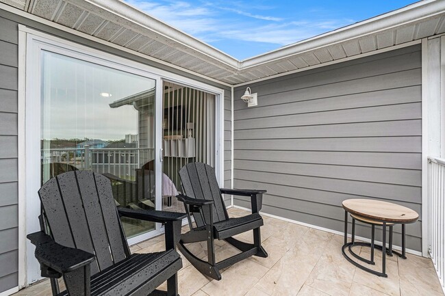 Building Photo - 5727 Biscayne Ct