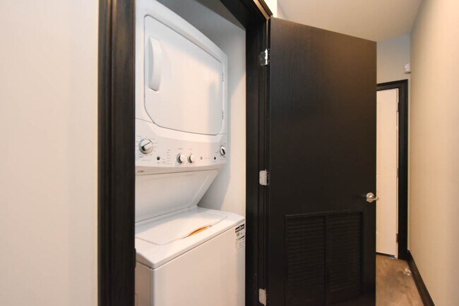 Building Photo - 4324 N Ashland Ave