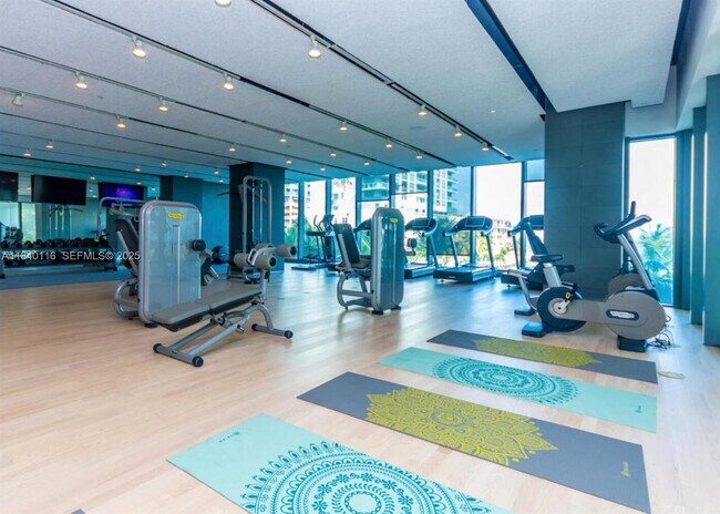 Building Photo - 460 NE 28th St