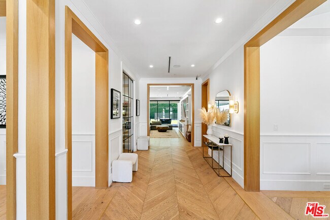 Building Photo - 5911 Beckford Ave