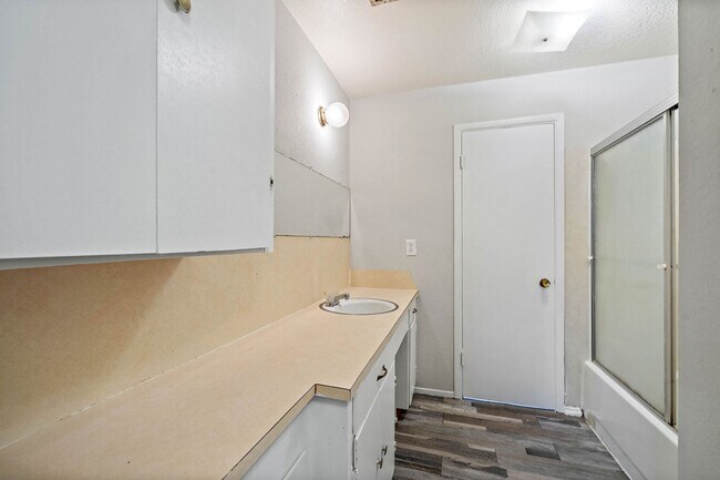 Building Photo - 2729 Main St