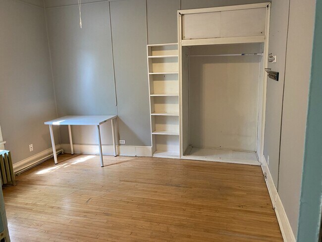 Building Photo - In the Heart of Dinkytown - Amazing 6 bedroom Victorian Rental Home,  Fall 2026!