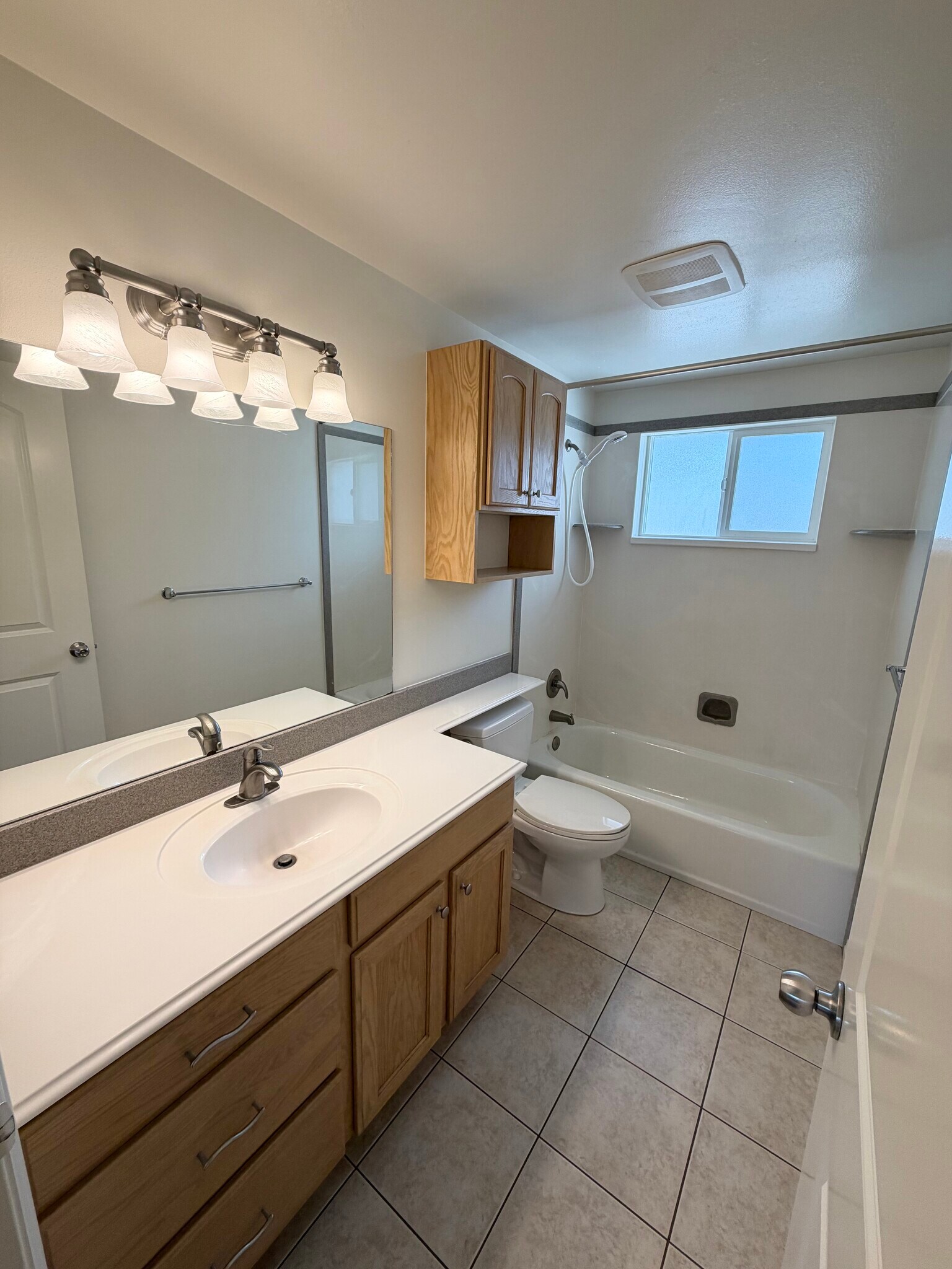 Building Photo - 1627 S 740 E