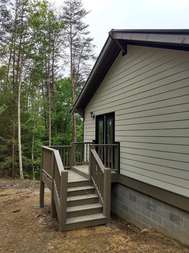 Building Photo - 557 Siever Rd