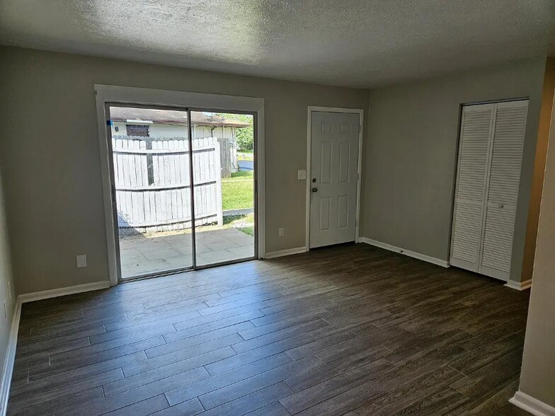 Building Photo - 3950sE SE 17th Ct