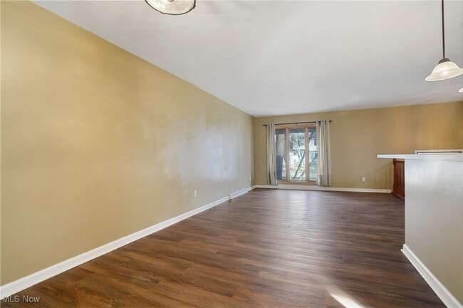 Building Photo - 7429 Sylvan Dr