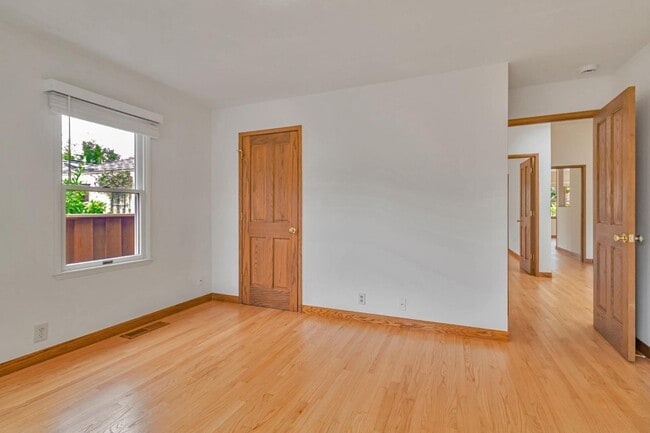Building Photo - 2280 Hanover St