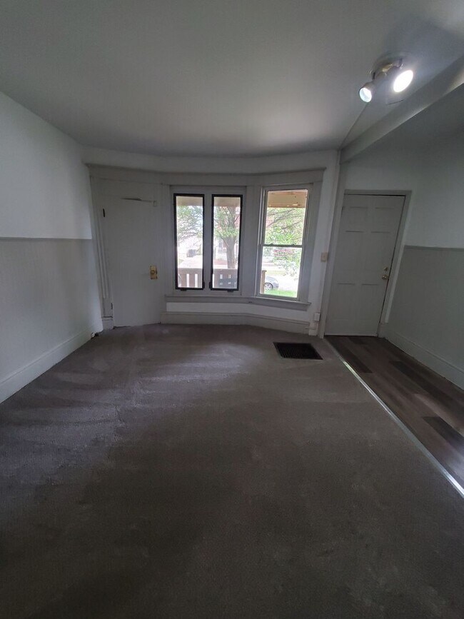 Building Photo - 1532 Owen Ave