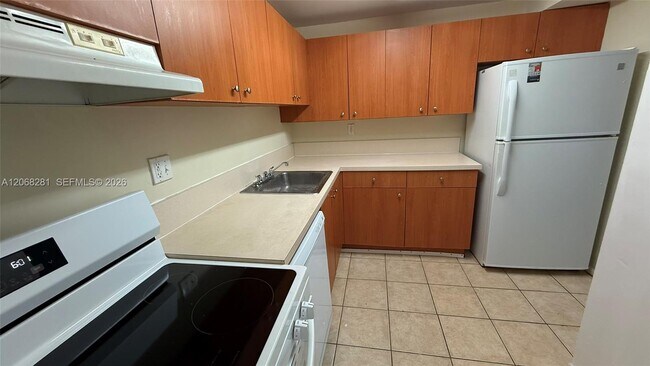 Building Photo - 415 Executive Center Dr