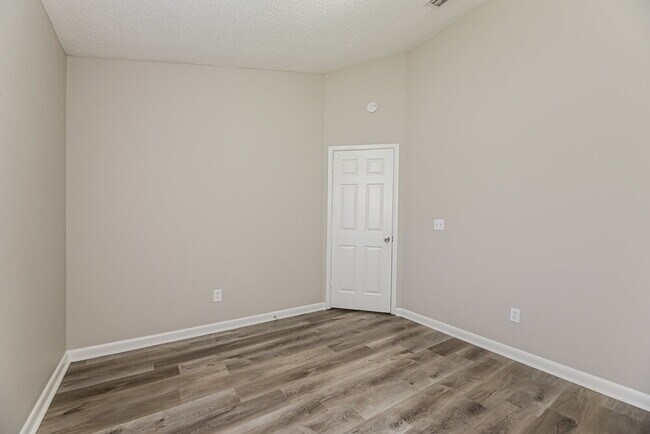 Building Photo - 2658 Malibu Cir