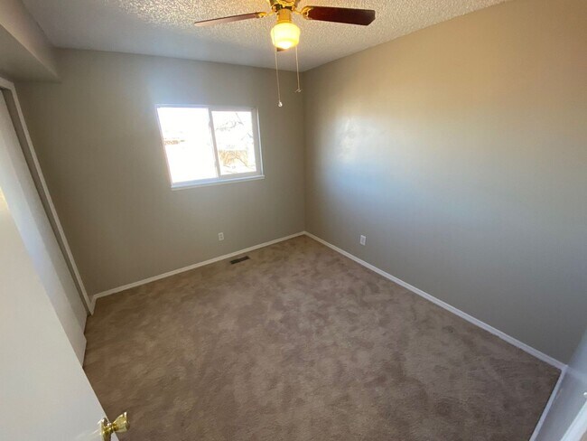 Building Photo - Nice 3 Bedroom 2 Story Home Close to Ft Ca...