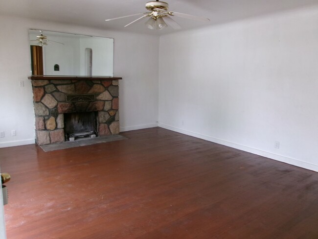 Building Photo - 2bd, 1bath home in Sparks