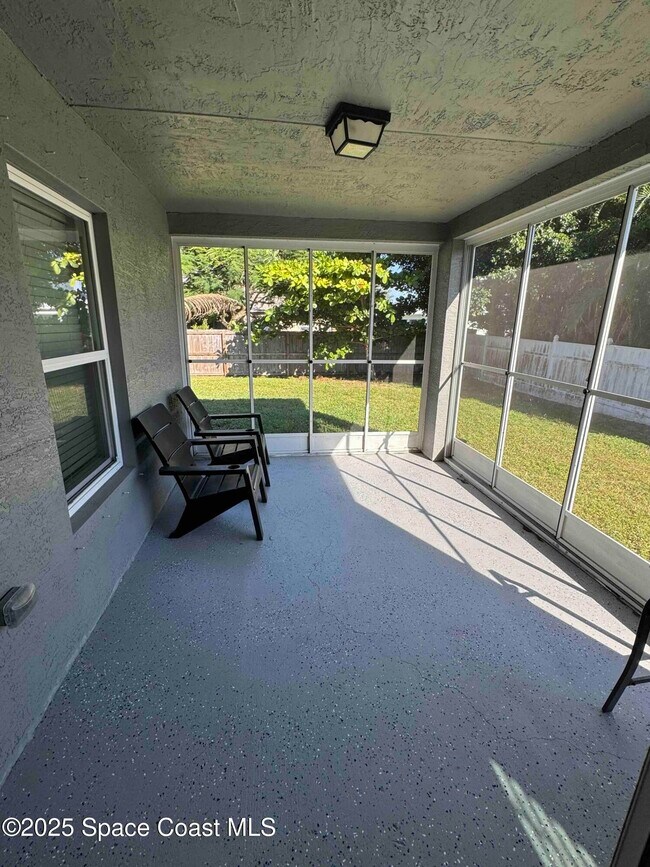 Building Photo - 3925 SW Laffite St