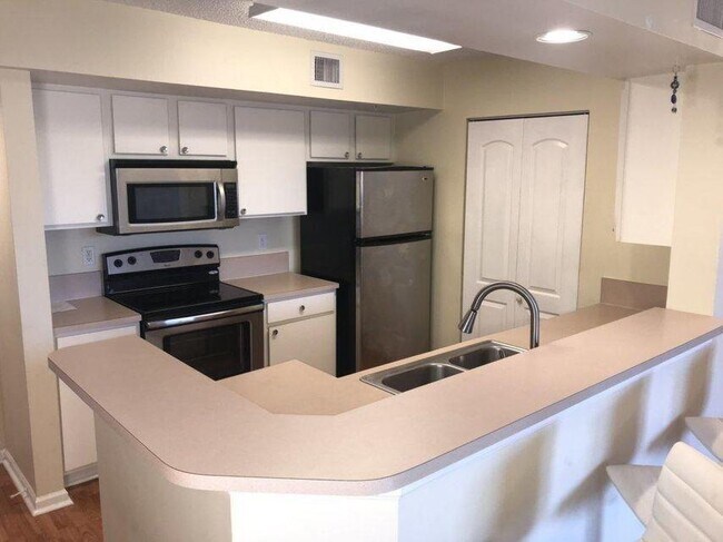 Building Photo - 1000 Scotia Dr