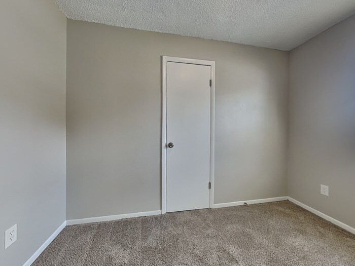 Building Photo - 610 Charter Ct