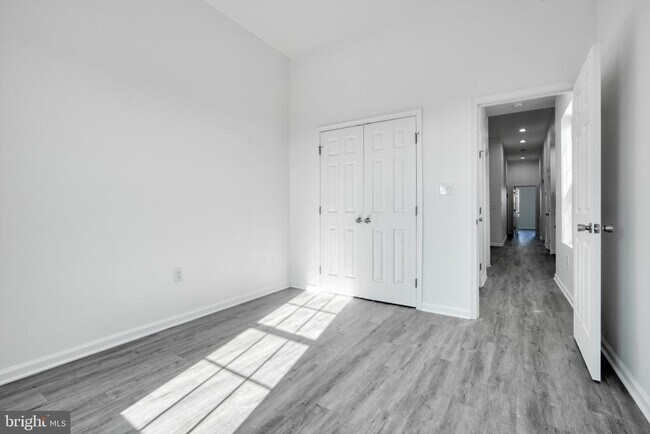 Building Photo - 131 E North Ave